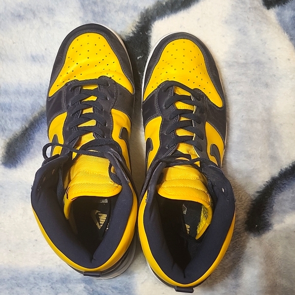 Nike Dunk High SP Michigan Wolverines - Picture 2 of 5